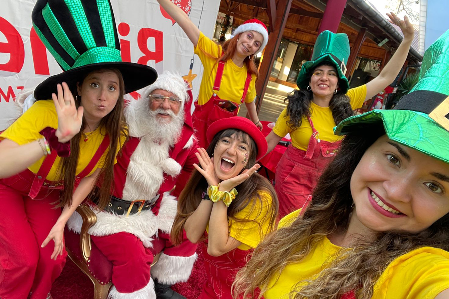 Eventos de Navidad para empresas en Santiago - Saltimbanqui Eventos